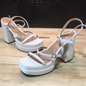 New WB Woman’s Wild Pair Elegant White Platform Sandals